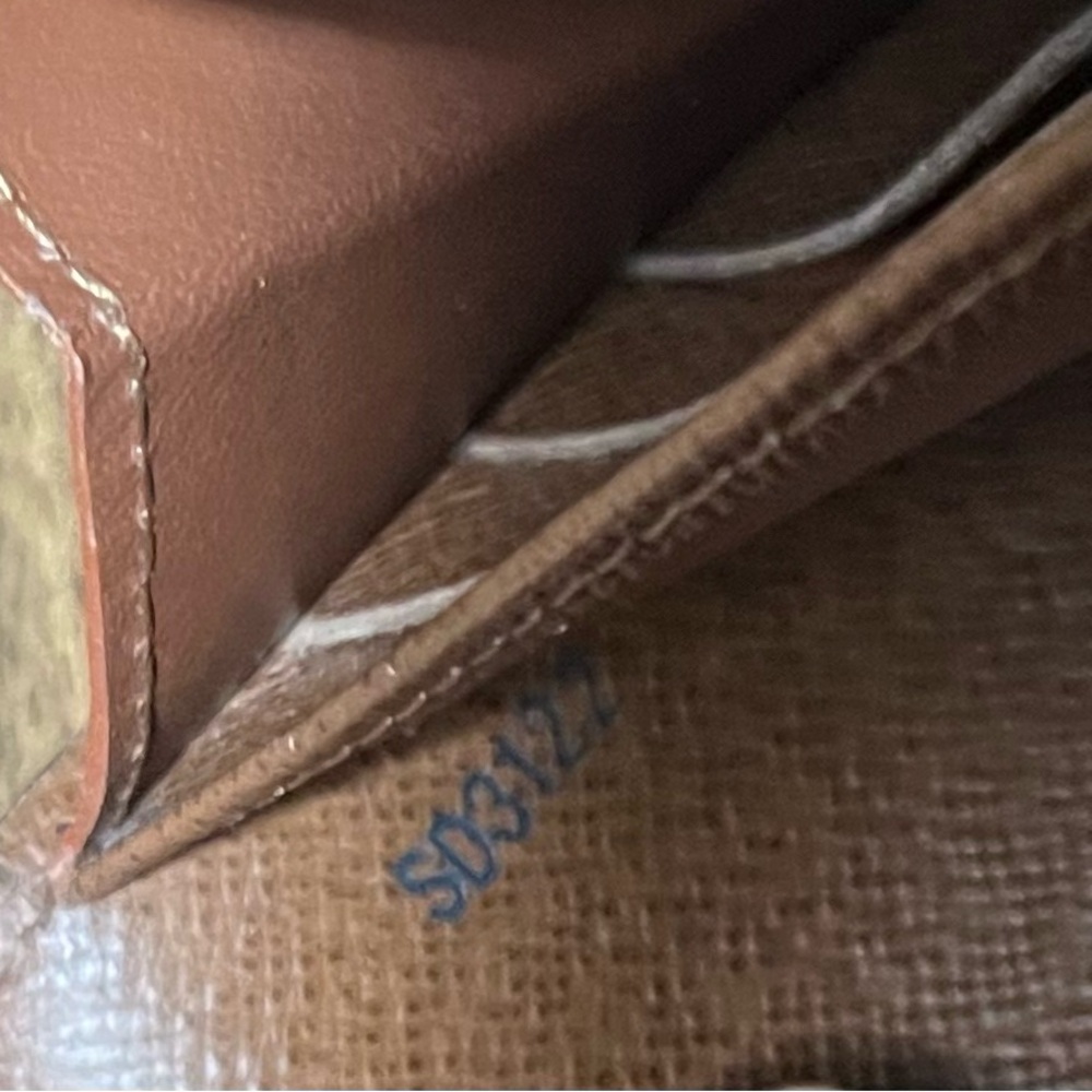 Louis Vuitton Wallet - Picture 6 of 6